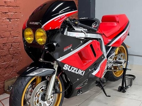 1990 Suzuki GSX-R 1100, красный, 988888 рублей, вид 2