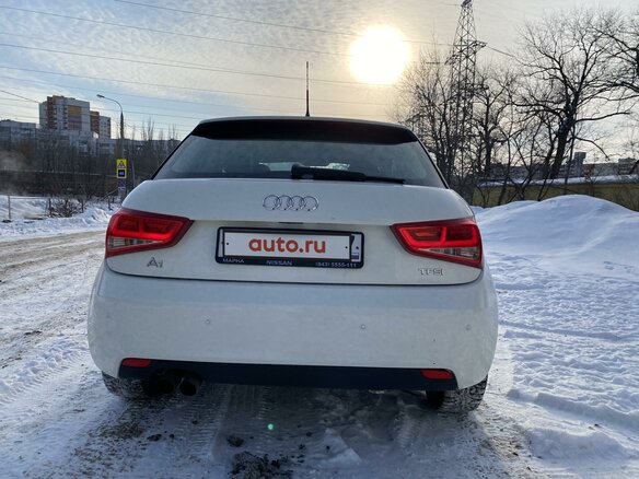 2010 Audi A1 I (8X), белый - вид 3