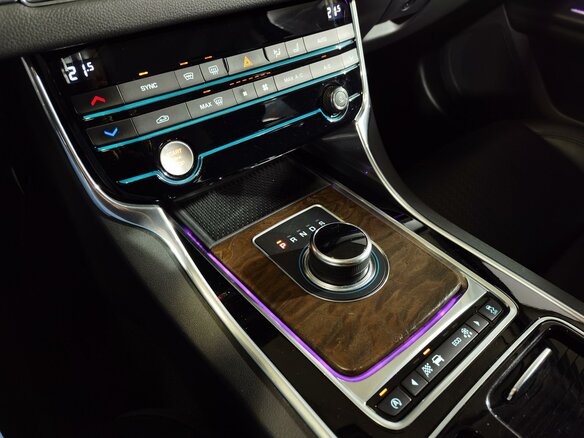 2016 Jaguar XF, коричневый - вид 14