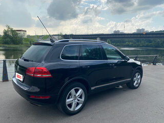 2010 Volkswagen Touareg II, чёрный, 2450000 рублей, вид 3