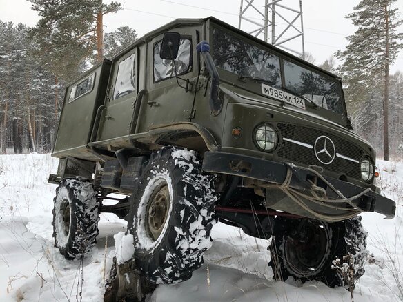 1956 Mercedes-Benz Unimog, зелёный - вид 3