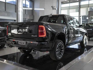 2026 Ram 1500 Crew Cab V Рестайлинг, чёрный, 9450000 рублей, вид 4