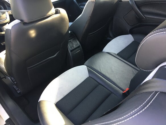 2010 Skoda Octavia RS II Рестайлинг, белый, 1500000 рублей - вид 5