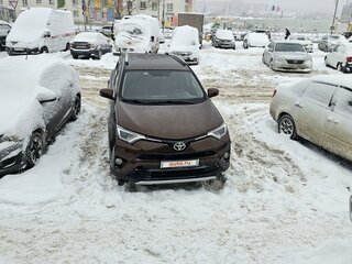 2017 Toyota RAV4 IV (XA40) Рестайлинг, коричневый, 2499999 рублей, вид 3
