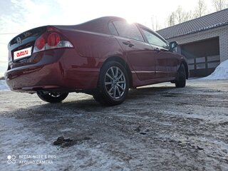 2008 Honda Civic VIII, красный, 700000 рублей, вид 3