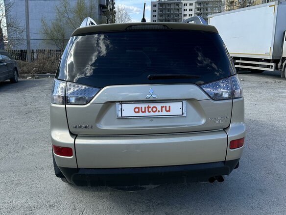 2007 Mitsubishi Outlander II, бежевый, 1500000 рублей - вид 4