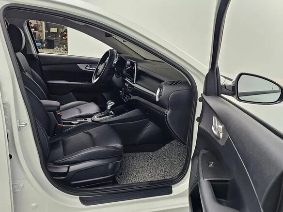 2024 Kia K3 II (China Market) Рестайлинг, белый, 1900000 рублей - вид 5