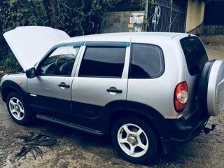 2009 Chevrolet Niva I Рестайлинг, серебристый, 600000 рублей, вид 2