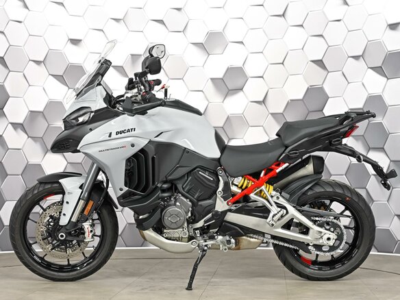 2023 Ducati Multistrada V4, белый, 1899000 рублей - вид 3