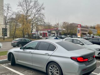 2021 BMW 5 серии 520d VII (G30/G31/G38) Рестайлинг, серебристый, 4100000 рублей, вид 3