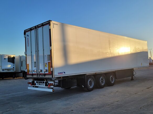 2023 Schmitz Cargobull SKO, белый