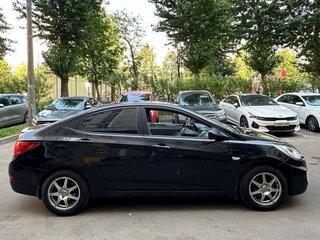 2011 Hyundai Solaris I, чёрный, 780000 рублей, вид 3