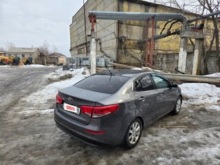 2015 Kia Rio III Рестайлинг, серый, 900000 рублей, вид 5