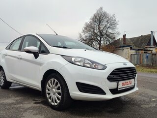 2015 Ford Fiesta Mk6 Рестайлинг, белый, 910000 рублей, вид 3