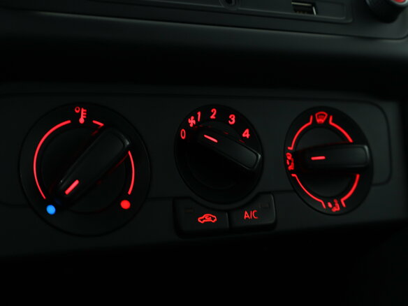 2014 Volkswagen Polo V, чёрный, 689000 рублей - вид 12