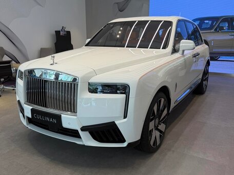 2026 Rolls-Royce Cullinan I Рестайлинг (Series II), белый, 50000000 рублей, вид 2