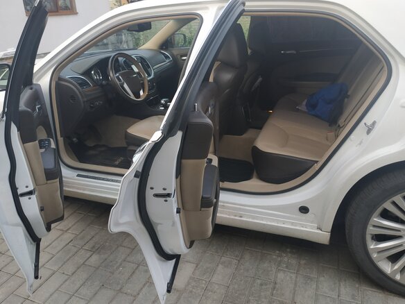 2012 Chrysler 300C II, белый - вид 7