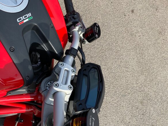 2010 Ducati Monster 1100, красный - вид 13
