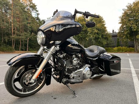 2010 Harley-Davidson Street Glide, чёрный, 850000 рублей, вид 3
