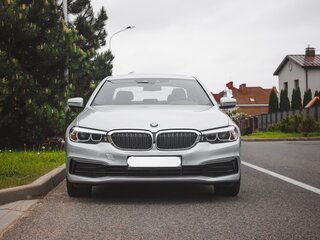 2018 BMW 5 серии 530i xDrive VII (G30/G31/G38), серебристый, 3690000 рублей, вид 2
