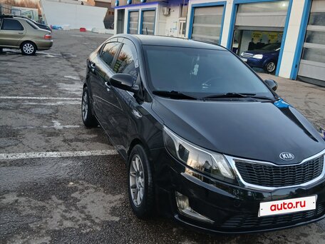 2013 Kia Rio 4-speed III, чёрный, 850000 рублей, вид 3