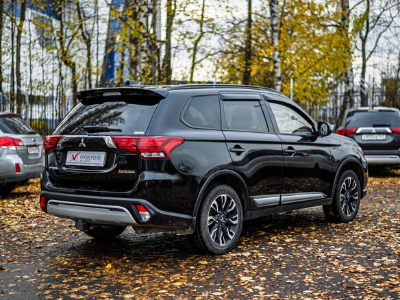 2021 Mitsubishi Outlander III Рестайлинг 3, чёрный, 1815000 рублей - вид 1