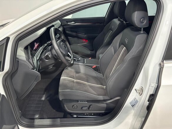 2023 Volkswagen Golf VIII, белый, 1650000 рублей - вид 13