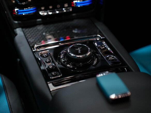 2025 Rolls-Royce Cullinan Black Badge I Рестайлинг (Series II), чёрный, 49000000 рублей - вид 18