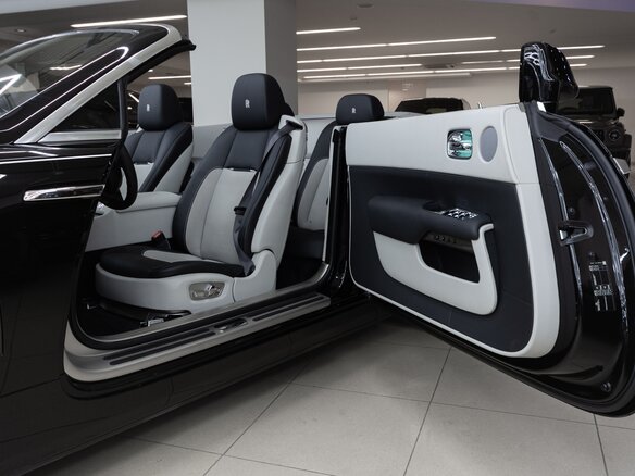 2021 Rolls-Royce Dawn Black Badge, чёрный, 45000000 рублей - вид 23