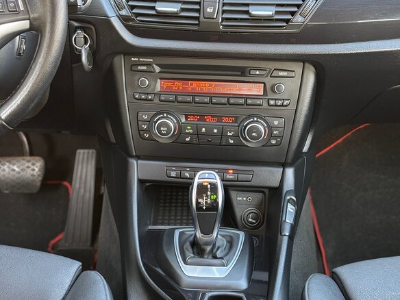 2013 BMW X1 20i I (E84) Рестайлинг, коричневый, 1495000 рублей - вид 14