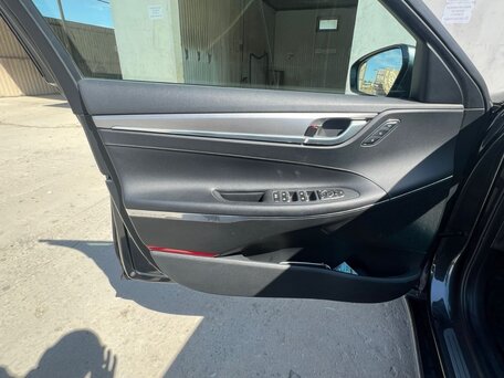 2020 Hyundai Grandeur VI Рестайлинг, чёрный, 1950000 рублей, вид 1
