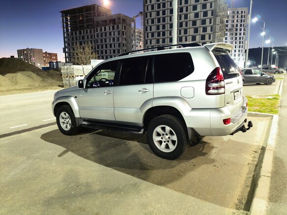2008 Toyota Land Cruiser Prado 5-speed 120 Series Рестайлинг, серебристый, 2500000 рублей - вид 2