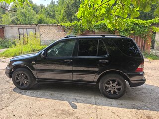 1999 Mercedes-Benz M-Класс 320 I (W163), чёрный, 700000 рублей, вид 2