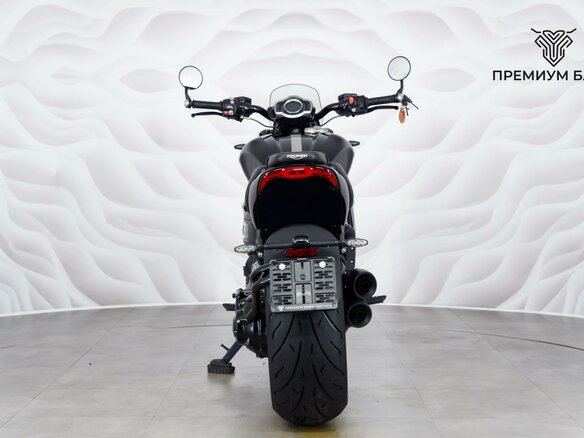 2022 Triumph Rocket 3, чёрный, 2299000 рублей - вид 6