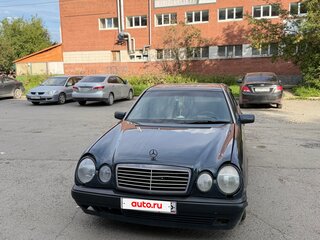 1996 Mercedes-Benz E-Класс 230 II (W210, S210), зелёный, 300000 рублей, вид 1