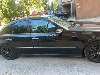 2004 Mercedes-Benz E-Класс 320 III (W211, S211), чёрный, 600000 рублей, вид 2