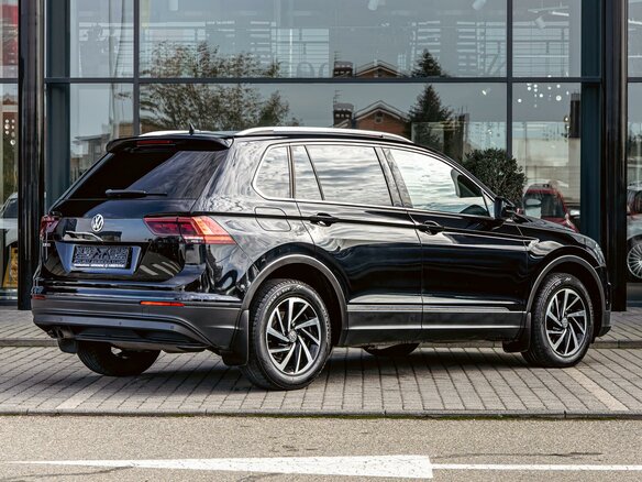 2019 Volkswagen Tiguan II, чёрный, 2655000 рублей - вид 5