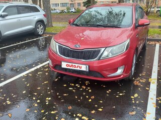 2013 Kia Rio 5-speed III, красный, 650000 рублей, вид 2