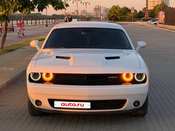 2016 Dodge Challenger III Рестайлинг 2, белый, 2700000 рублей - вид 2