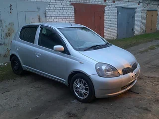 2000 Toyota Vitz I (P10), серебристый, 240000 рублей, вид 2