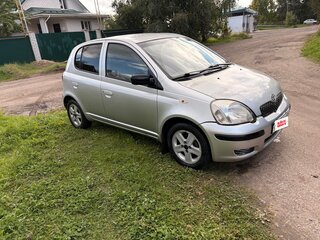 2004 Toyota Yaris I Рестайлинг, серебристый, 300000 рублей, вид 1