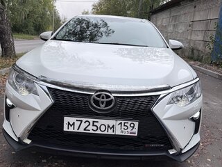 2015 Toyota Camry VII (XV50) Рестайлинг, белый, 1849000 рублей, вид 2