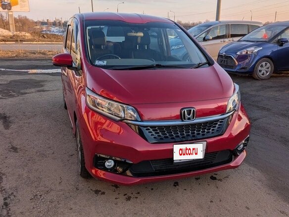 2020 Honda Freed II Рестайлинг, красный, 1500000 рублей - вид 3