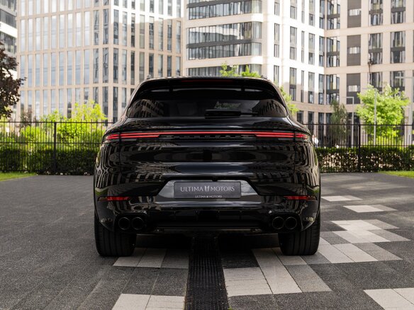 2026 Porsche Cayenne GTS III Рестайлинг, чёрный, 24900000 рублей - вид 4