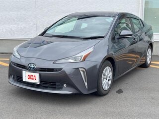 2022 Toyota Prius IV Рестайлинг (XW50), серебристый, 1700000 рублей, вид 1