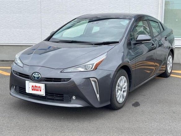 2022 Toyota Prius IV Рестайлинг (XW50), серебристый, 1700000 рублей