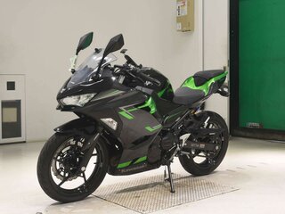 2023 Kawasaki Ninja 400, чёрный, 797000 рублей, вид 4