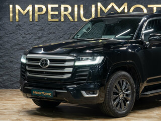 2022 Toyota Land Cruiser 300 Series, чёрный, 8890000 рублей, вид 3