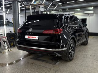 2019 Volkswagen Touareg III, чёрный, 3600000 рублей, вид 5