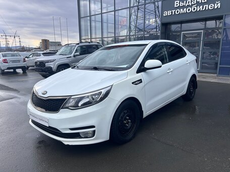 2015 Kia Rio III Рестайлинг, белый, 945000 рублей, вид 2